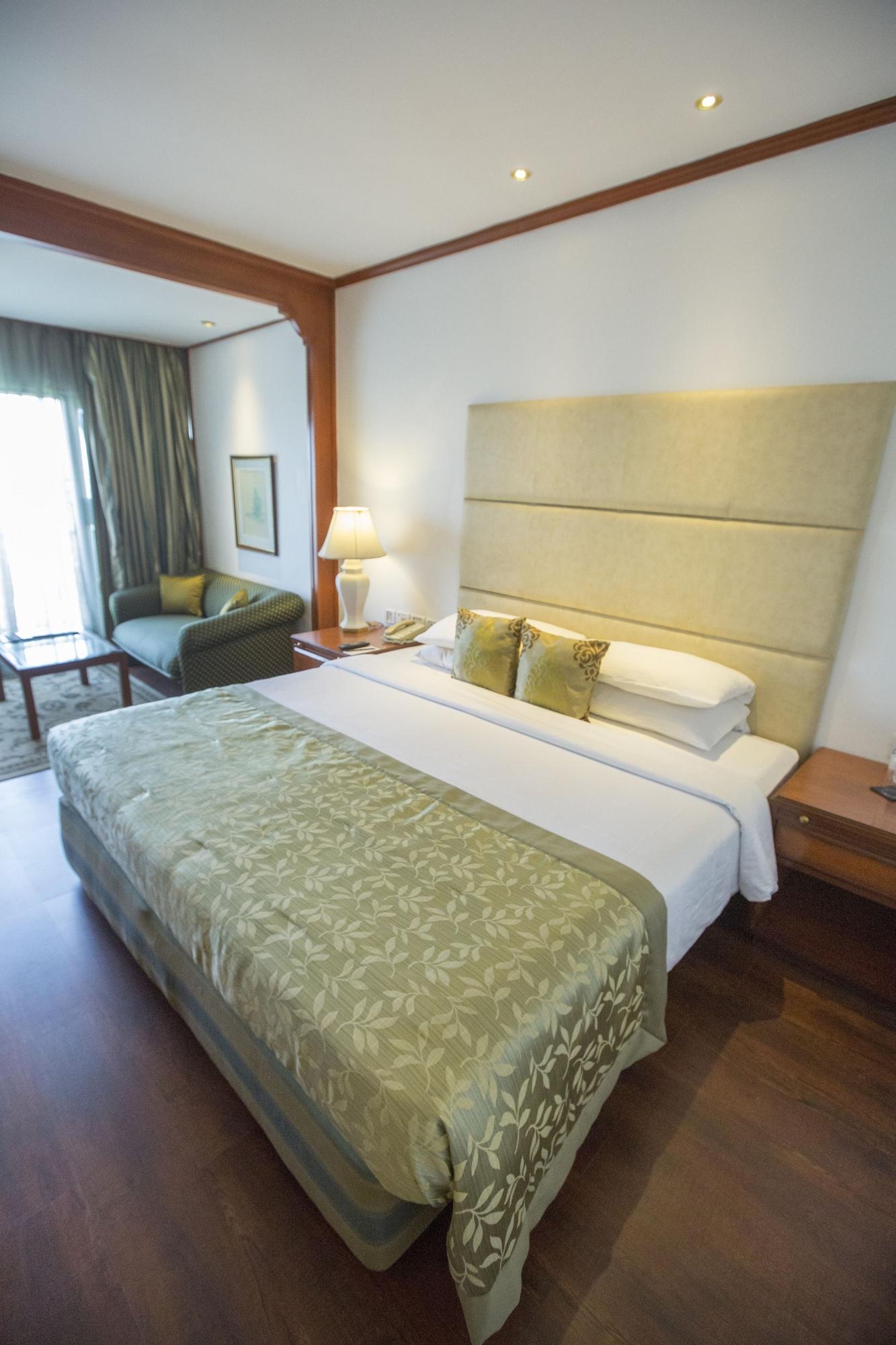 Taj Banjara Hotel Hyderabad Exterior photo A room at the Taj Bengal