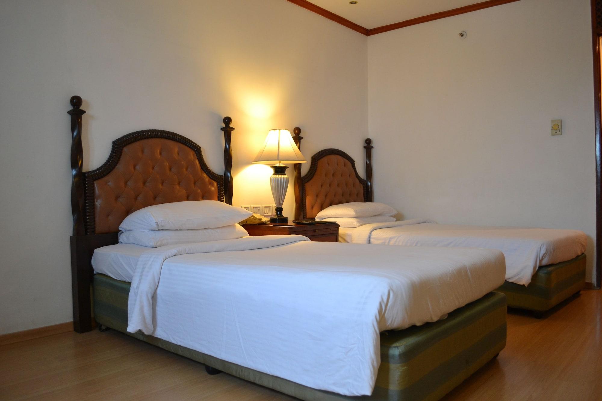Taj Banjara Hotel Hyderabad Exterior photo A room at the hotel