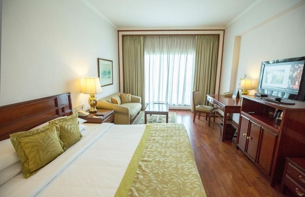 Taj Banjara Hotel Hyderabad Exterior photo A room at the Taj Bengal