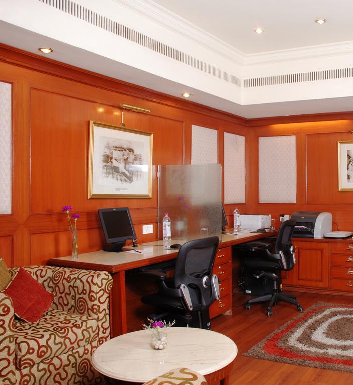 Taj Banjara Hotel Hyderabad Exterior photo Business Center