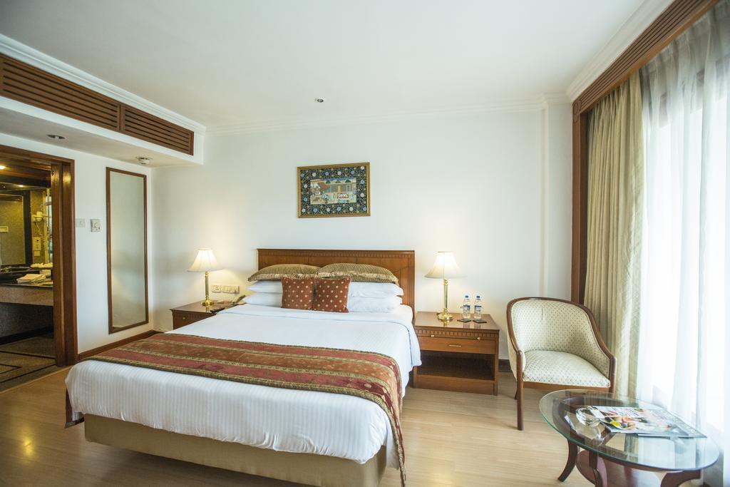 Taj Banjara Hotel Hyderabad Exterior photo A room at the Taj Bengal