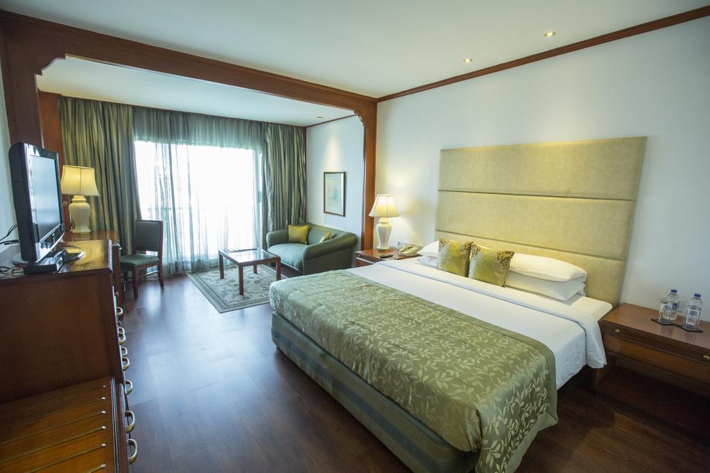 Taj Banjara Hotel Hyderabad Exterior photo