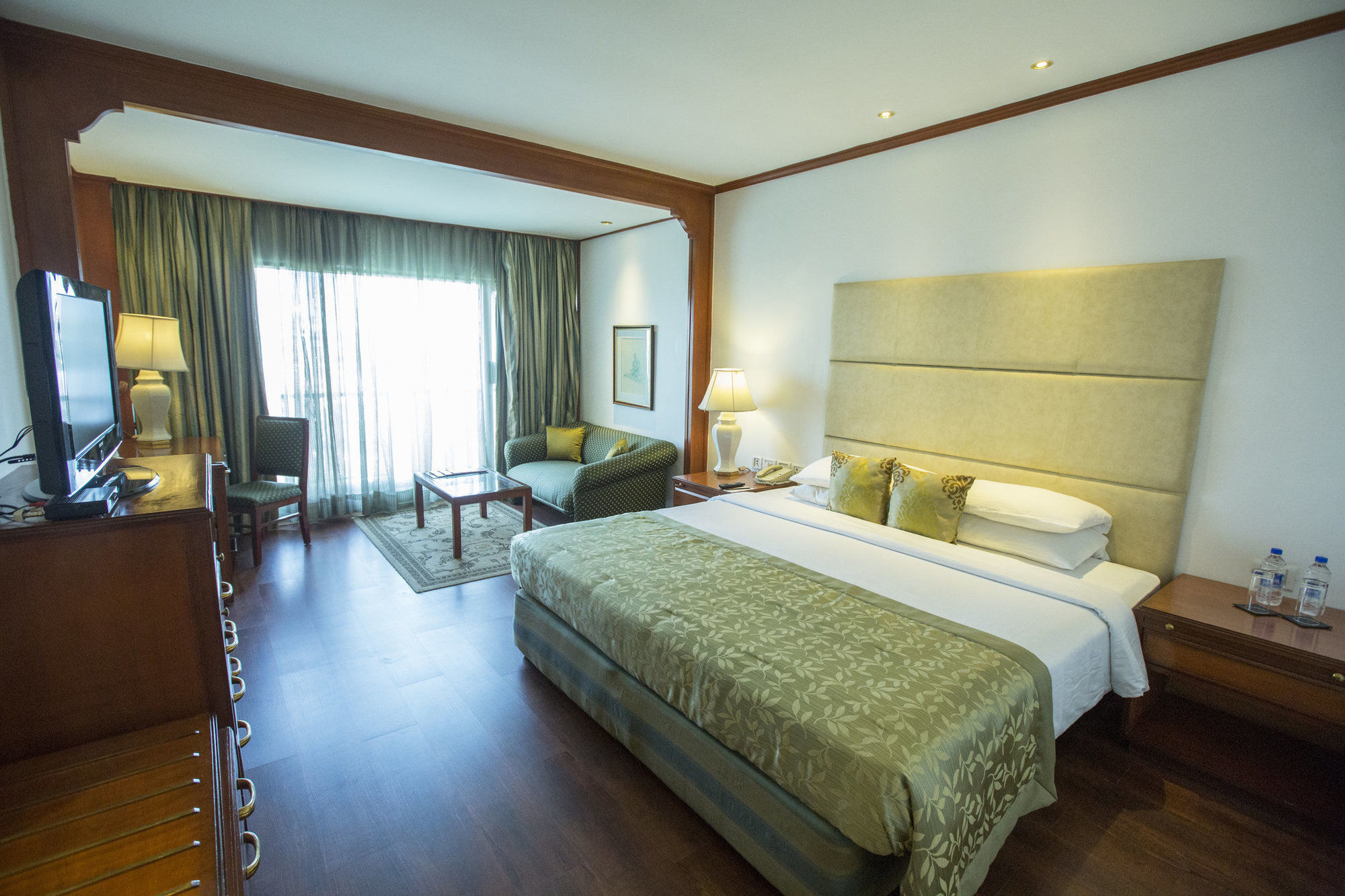 Taj Banjara Hotel Hyderabad Exterior photo A room at the Taj Bengal
