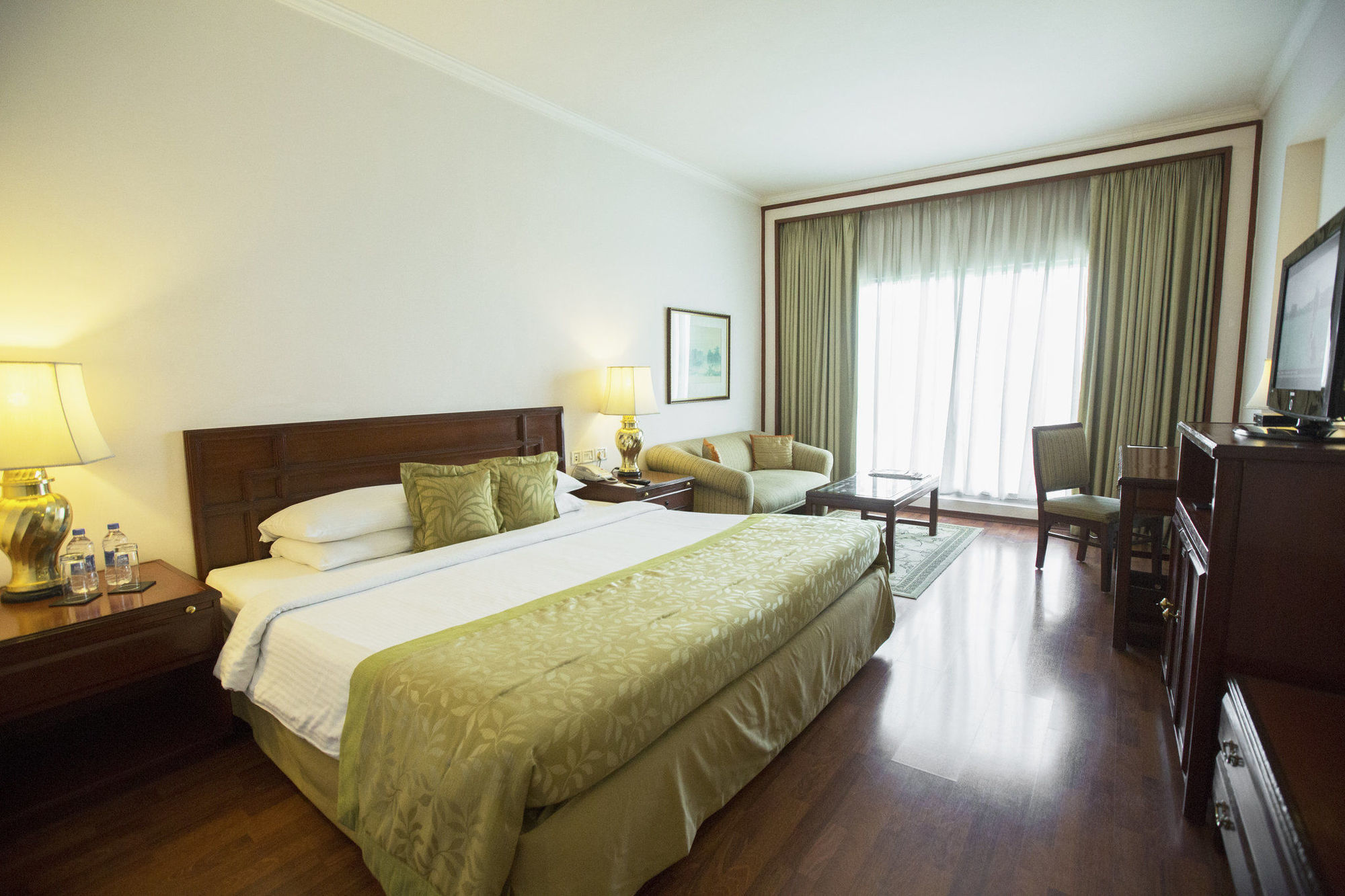 Taj Banjara Hotel Hyderabad Exterior photo A room at the Taj Bengal