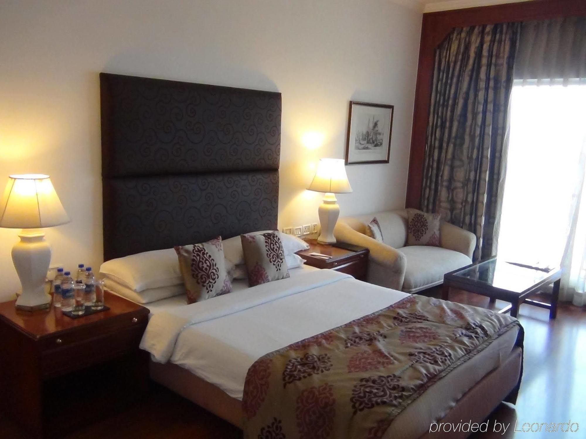 Taj Banjara Hotel Hyderabad Exterior photo A room at the Taj Bengal