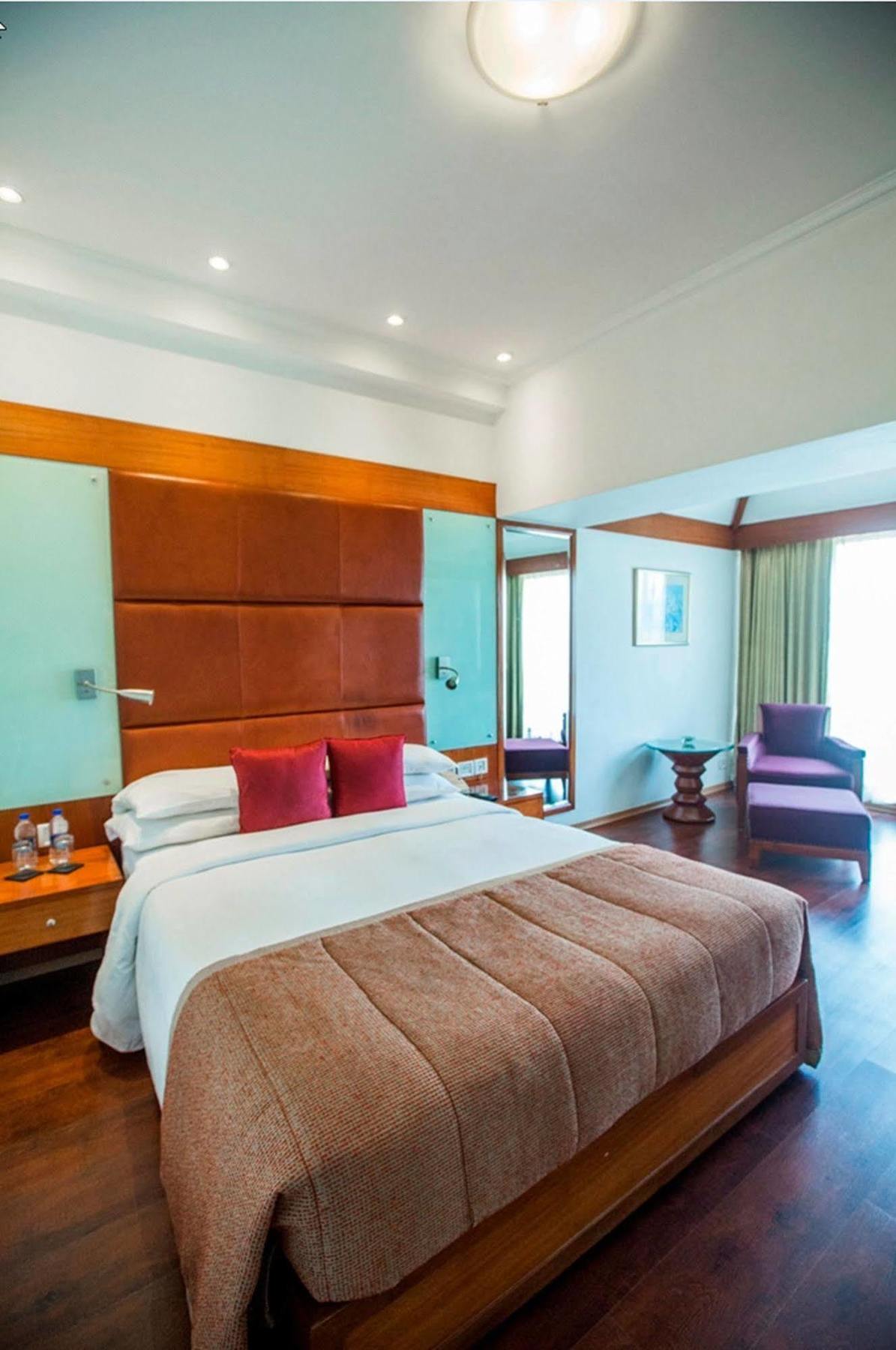 Taj Banjara Hotel Hyderabad Exterior photo A room at the Taj Bengal