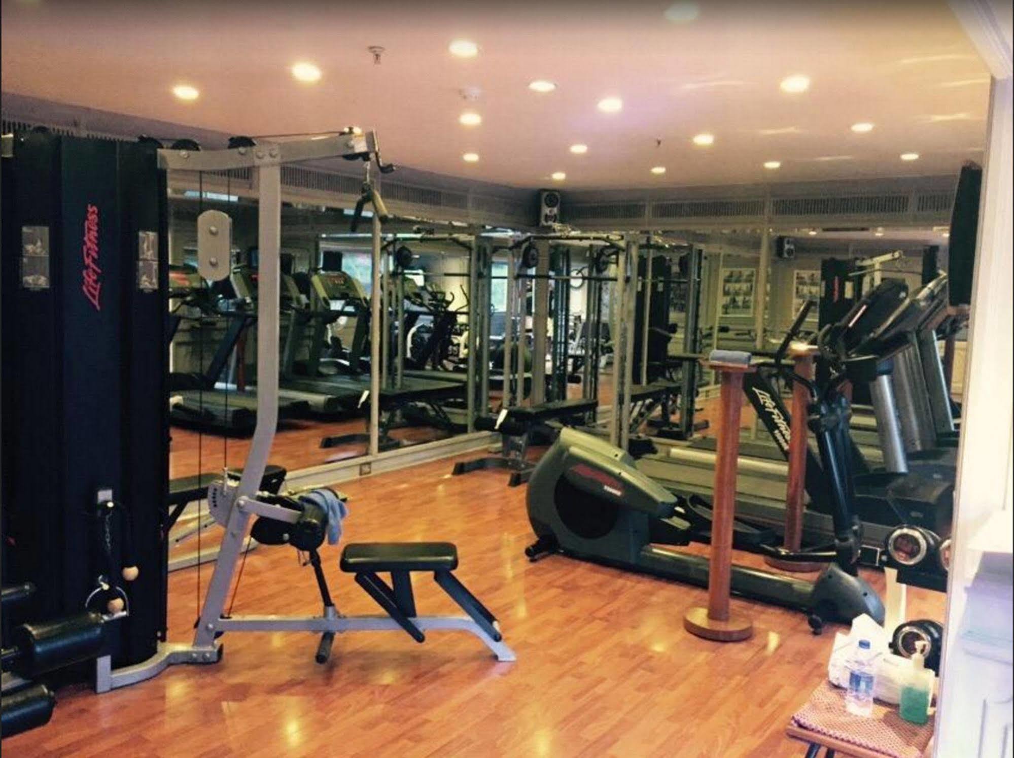 Taj Banjara Hotel Hyderabad Exterior photo The gym at the hotel