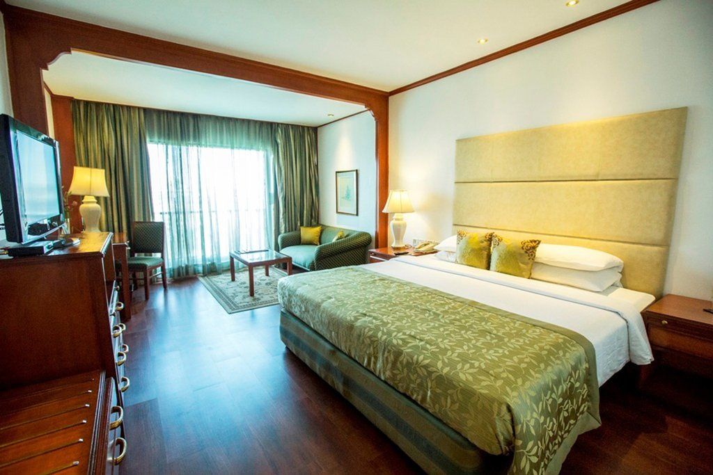 Taj Banjara Hotel Hyderabad Exterior photo A room at the Taj Bengal