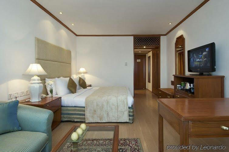 Taj Banjara Hotel Hyderabad Exterior photo A room at the Taj Bengal